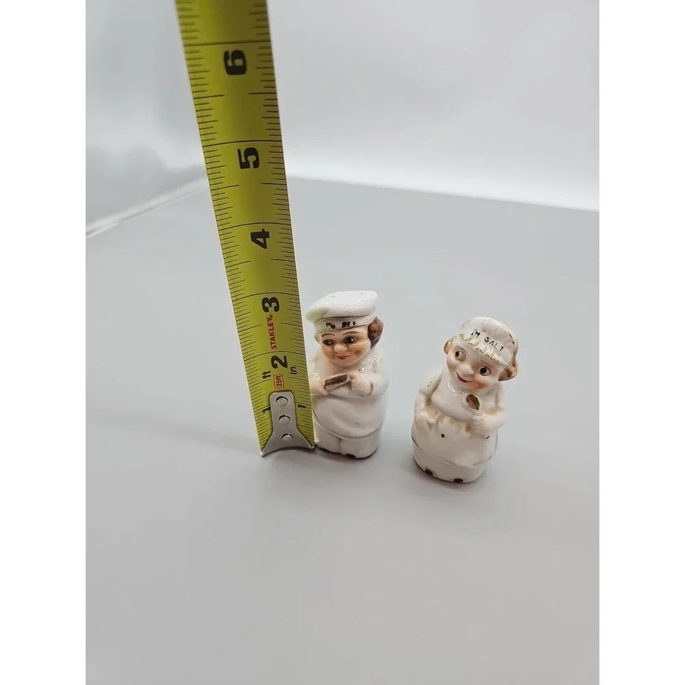 VINTAGE 1950'S PAIR OF HAND PAINTED CERAMIC SALT & PEPPER SHAKERS - CHEF & BAKER